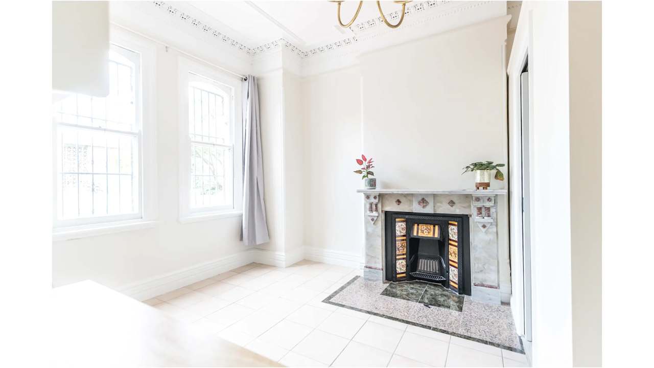 Unfurnished room studio flat for rent