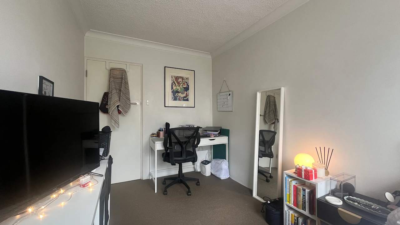 Unfurnished room in a flatshare