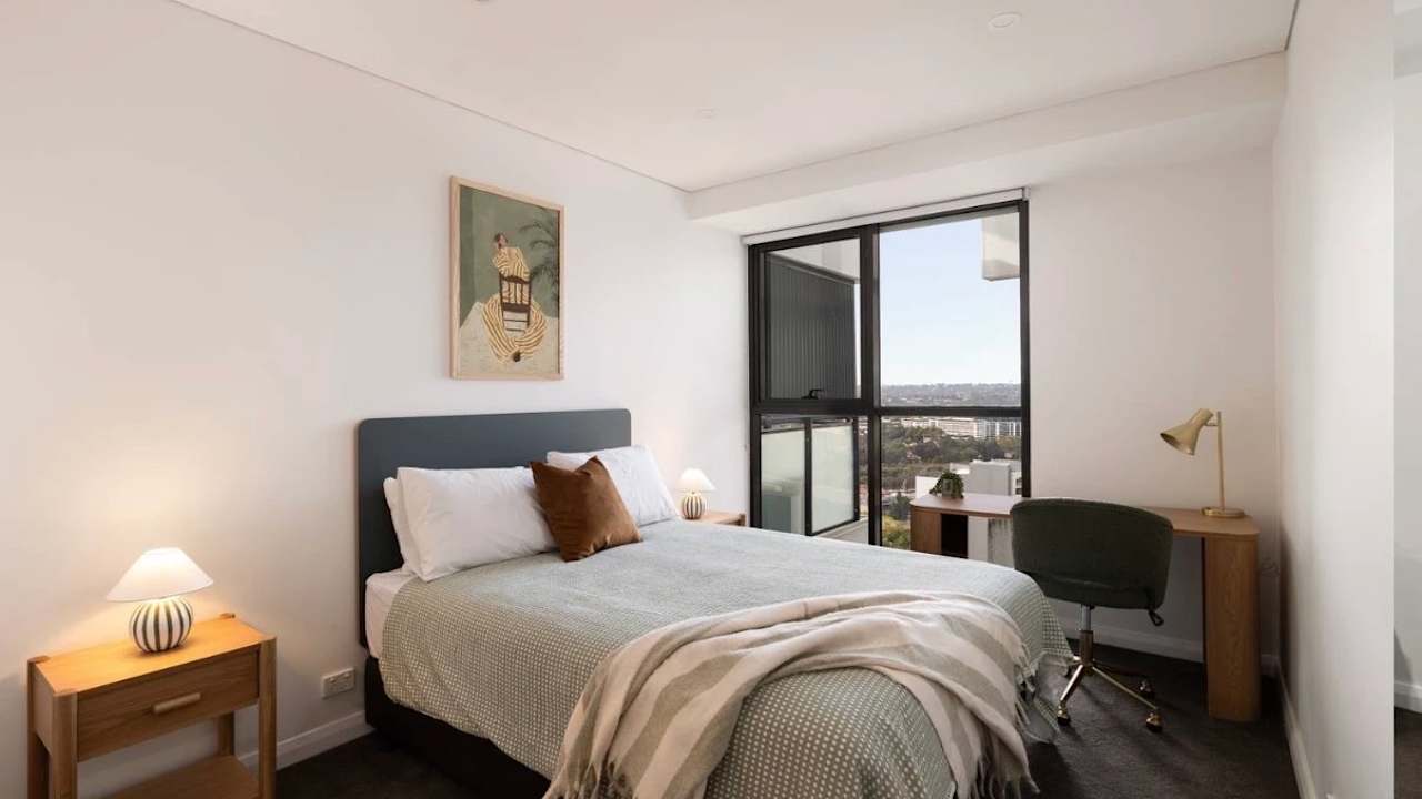 Furnished room with ensuite in a flatshare