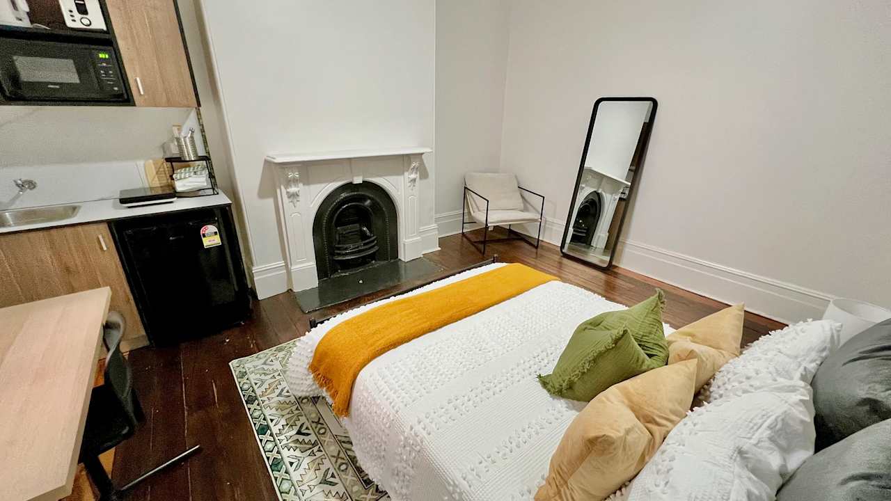 Room in a share house