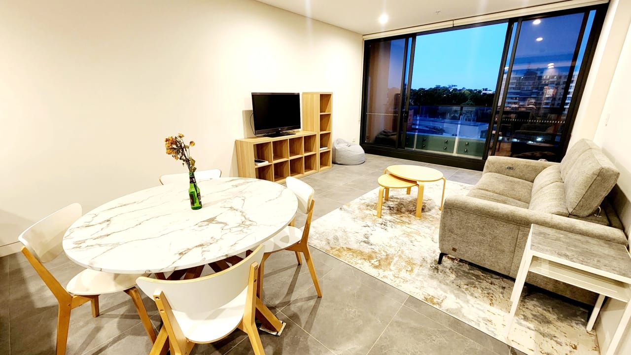 Furnished room with ensuite in a flatshare