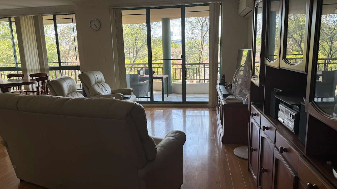 Unfurnished room with ensuite in a flatshare