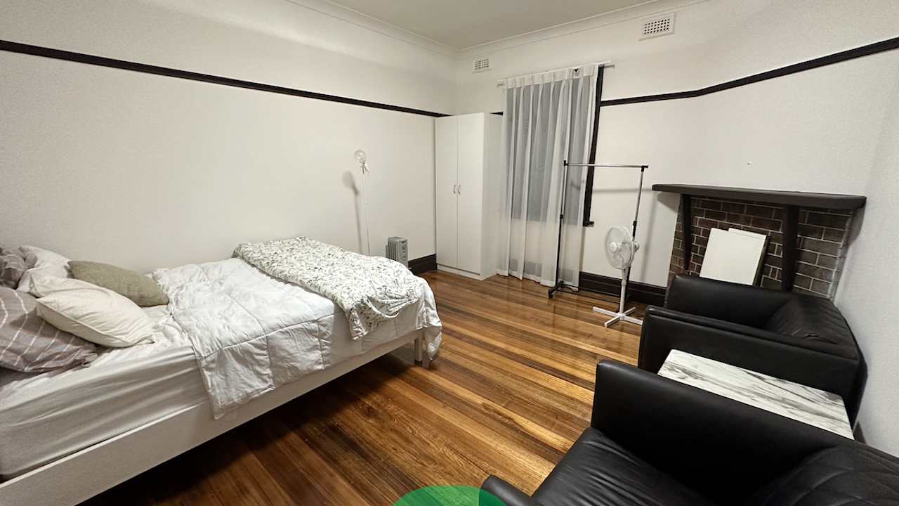 Room in a share house