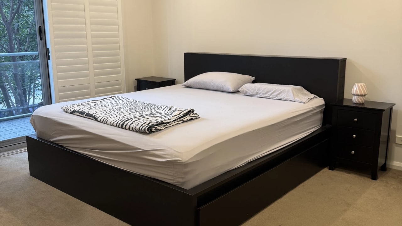 Furnished room with ensuite in a flatshare