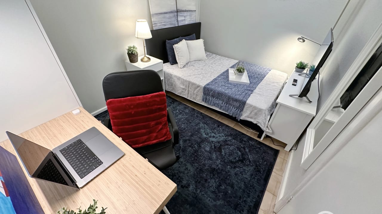 Furnished room in a share house
