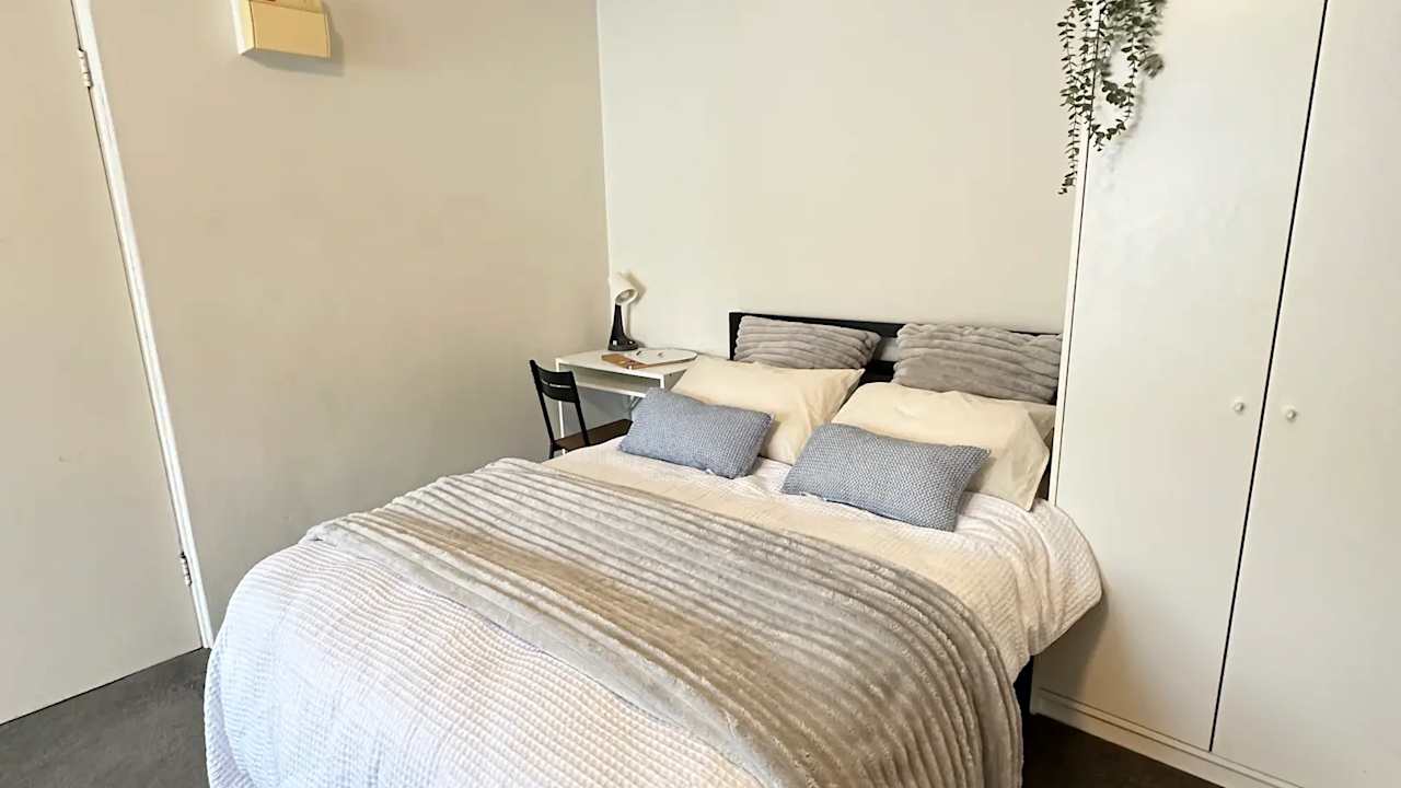 Furnished room studio flat for rent