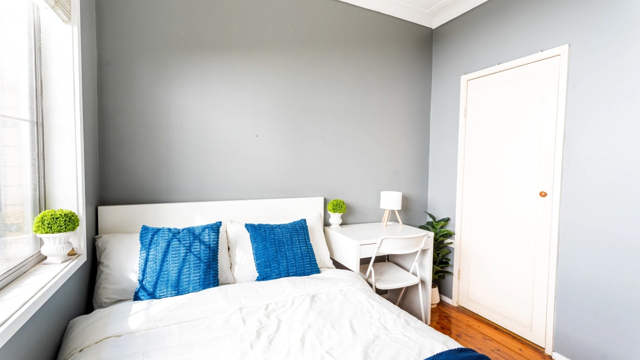 Furnished room in a share house