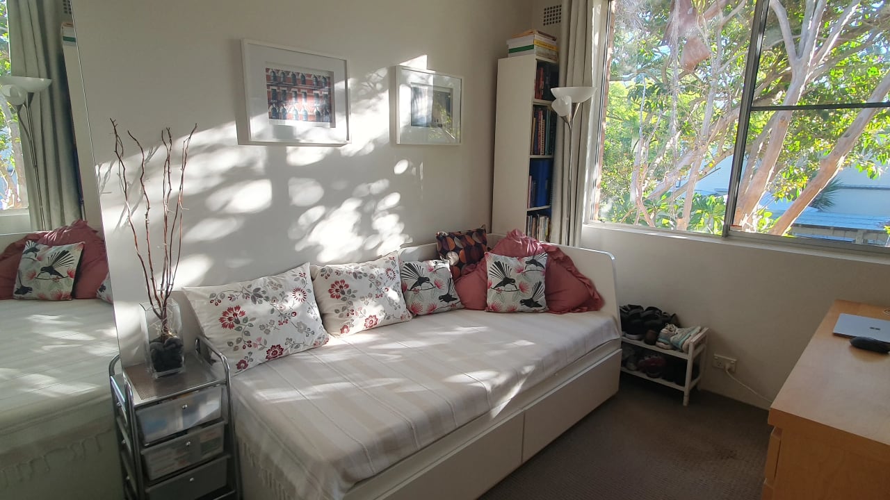 Furnished room in a flatshare