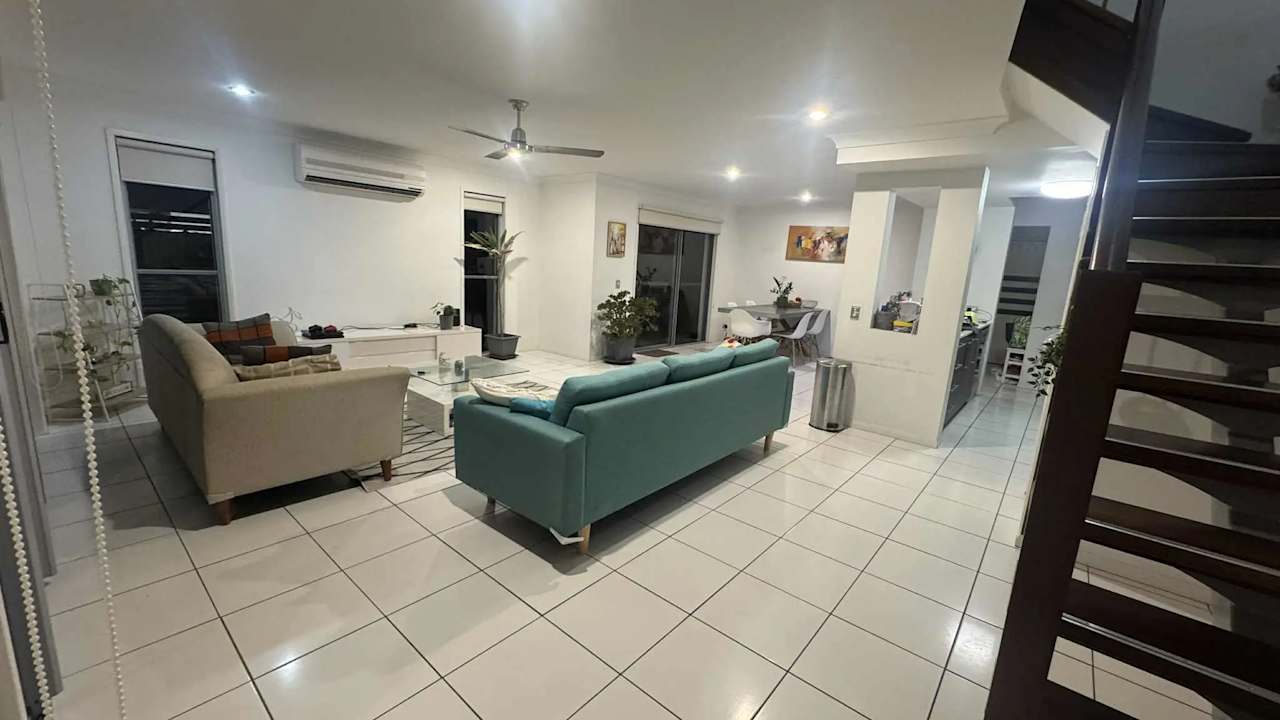 Room in a share house