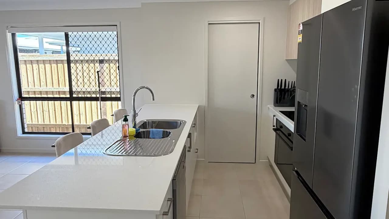 Unfurnished room in a share house