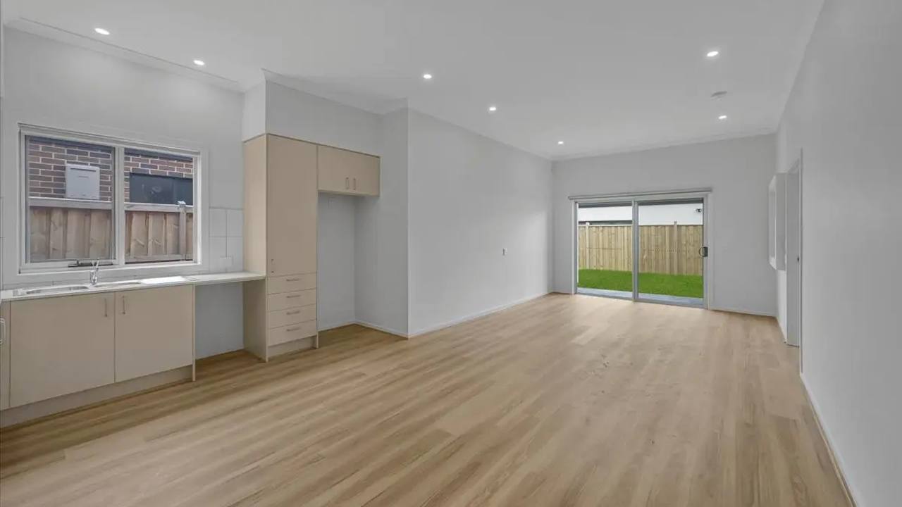 Whole property with 3 rooms for rent