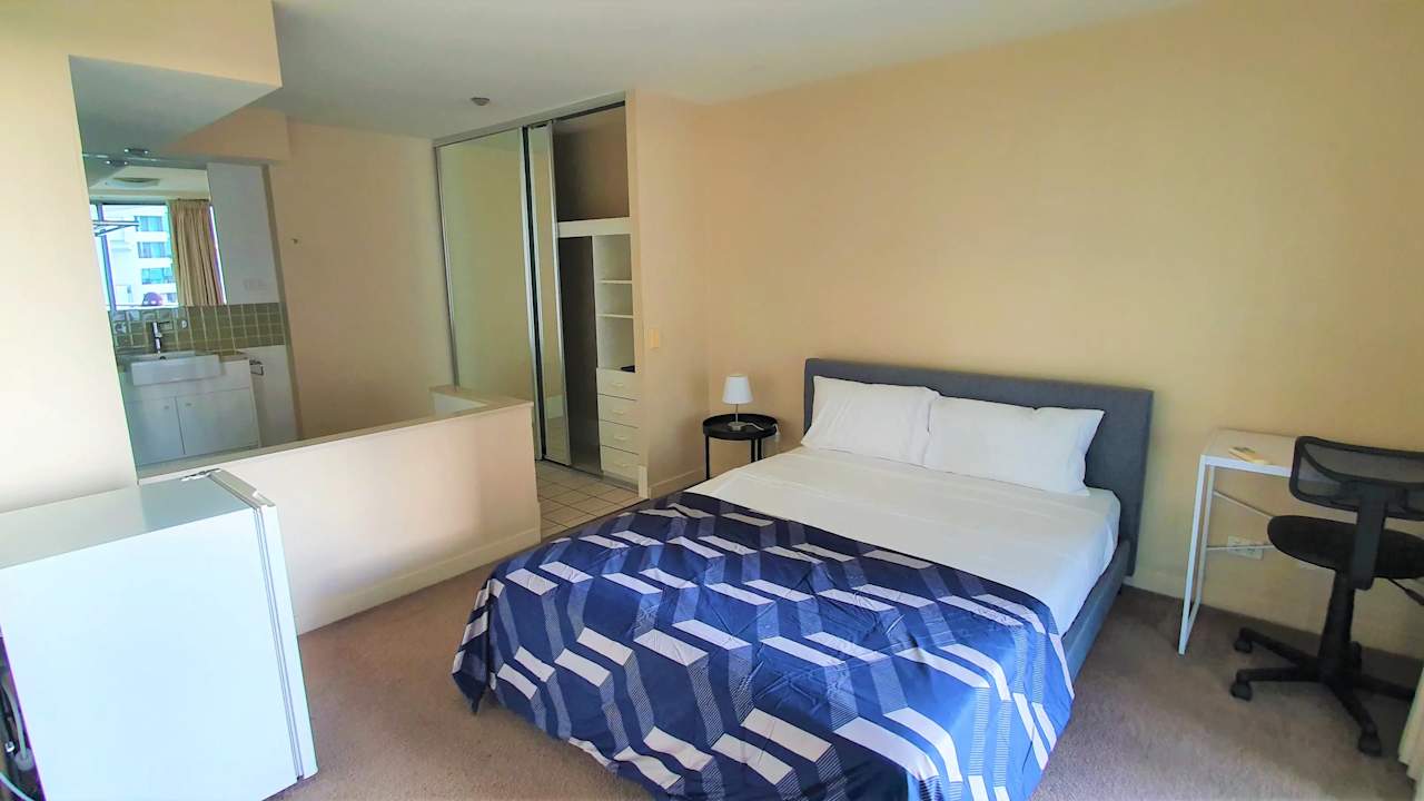 Furnished room with ensuite in a flatshare