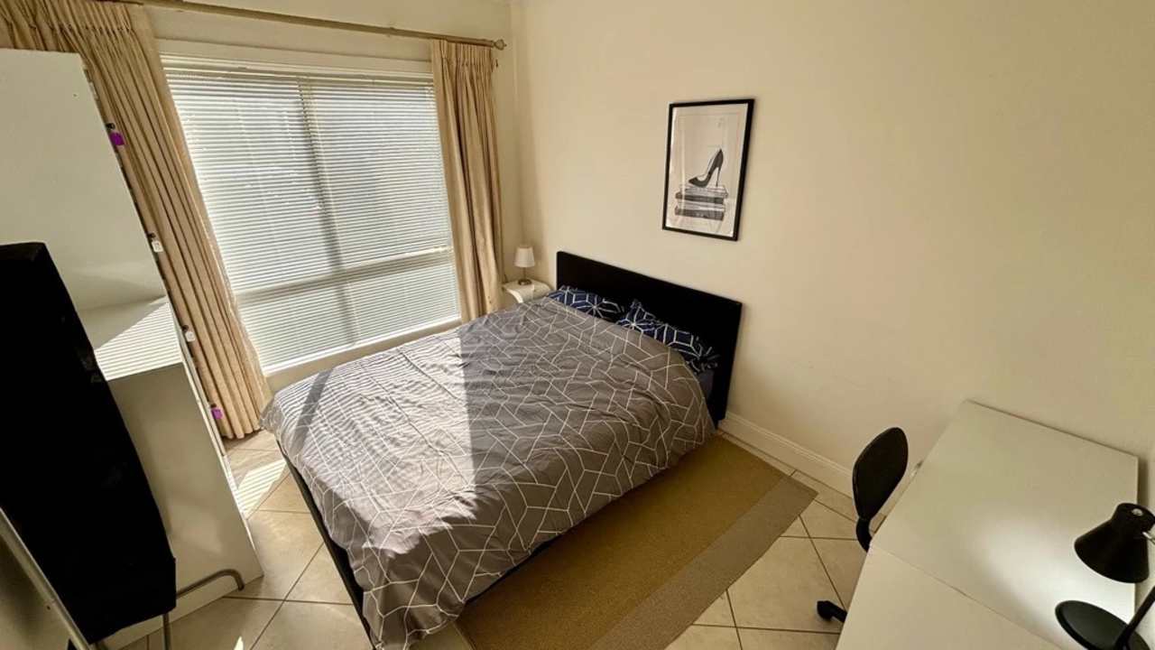 Room in a share house