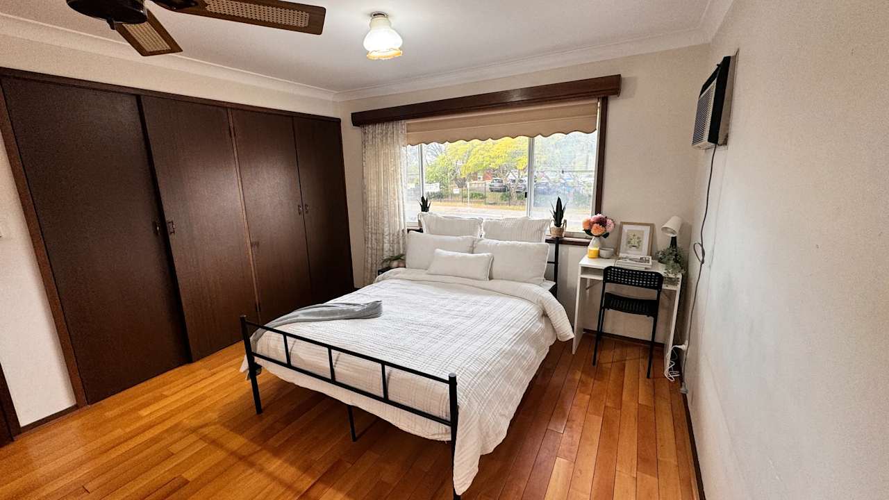 Furnished room with ensuite in a flatshare