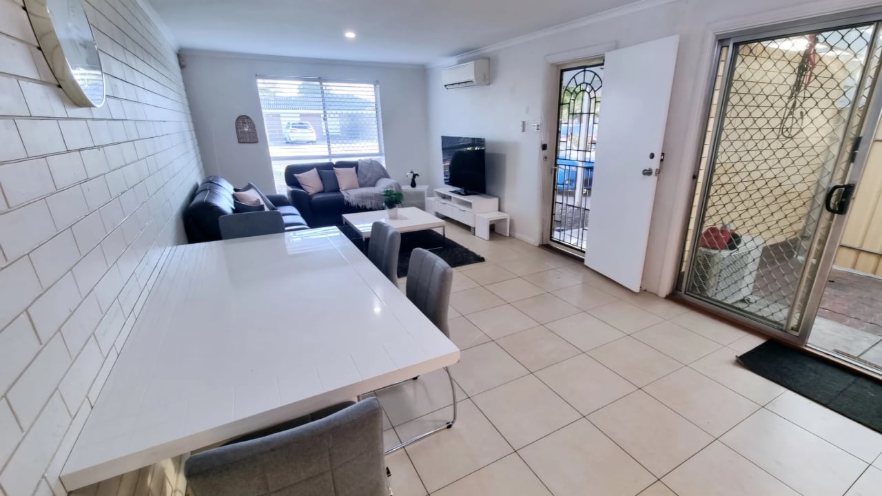Whole property with 3 rooms for rent