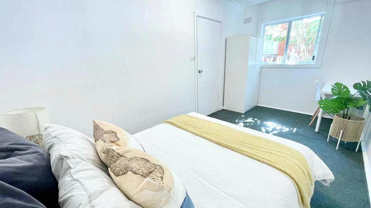Room in a share house