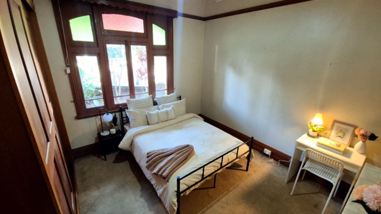 Furnished room in a flatshare