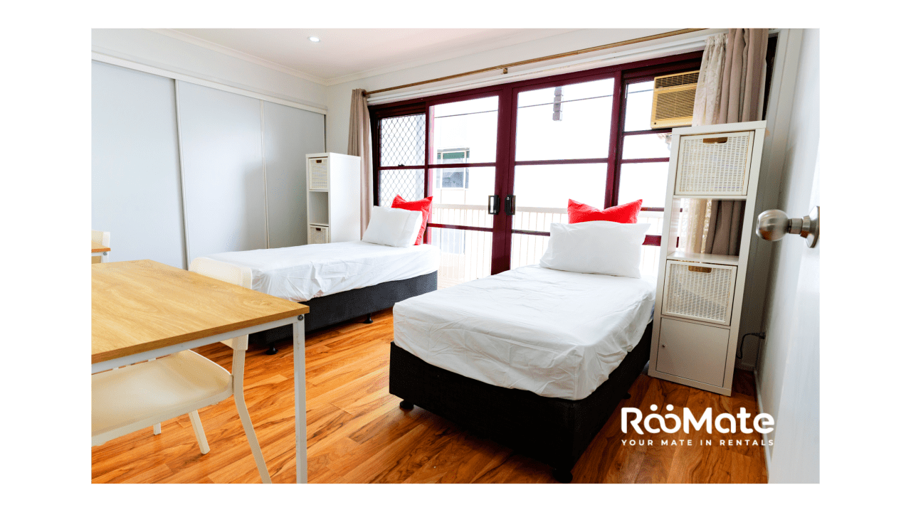 Furnished room in a flatshare