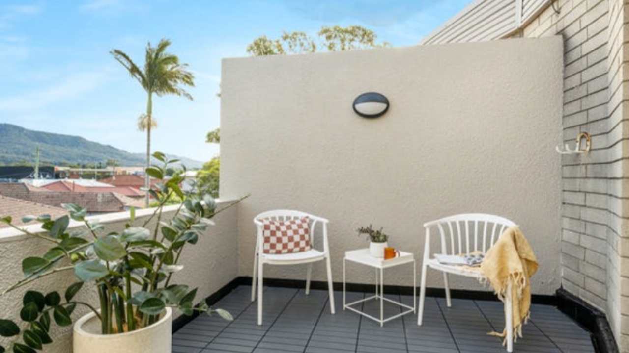 Unfurnished room in a flatshare