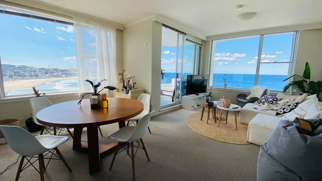 Furnished room in a flatshare