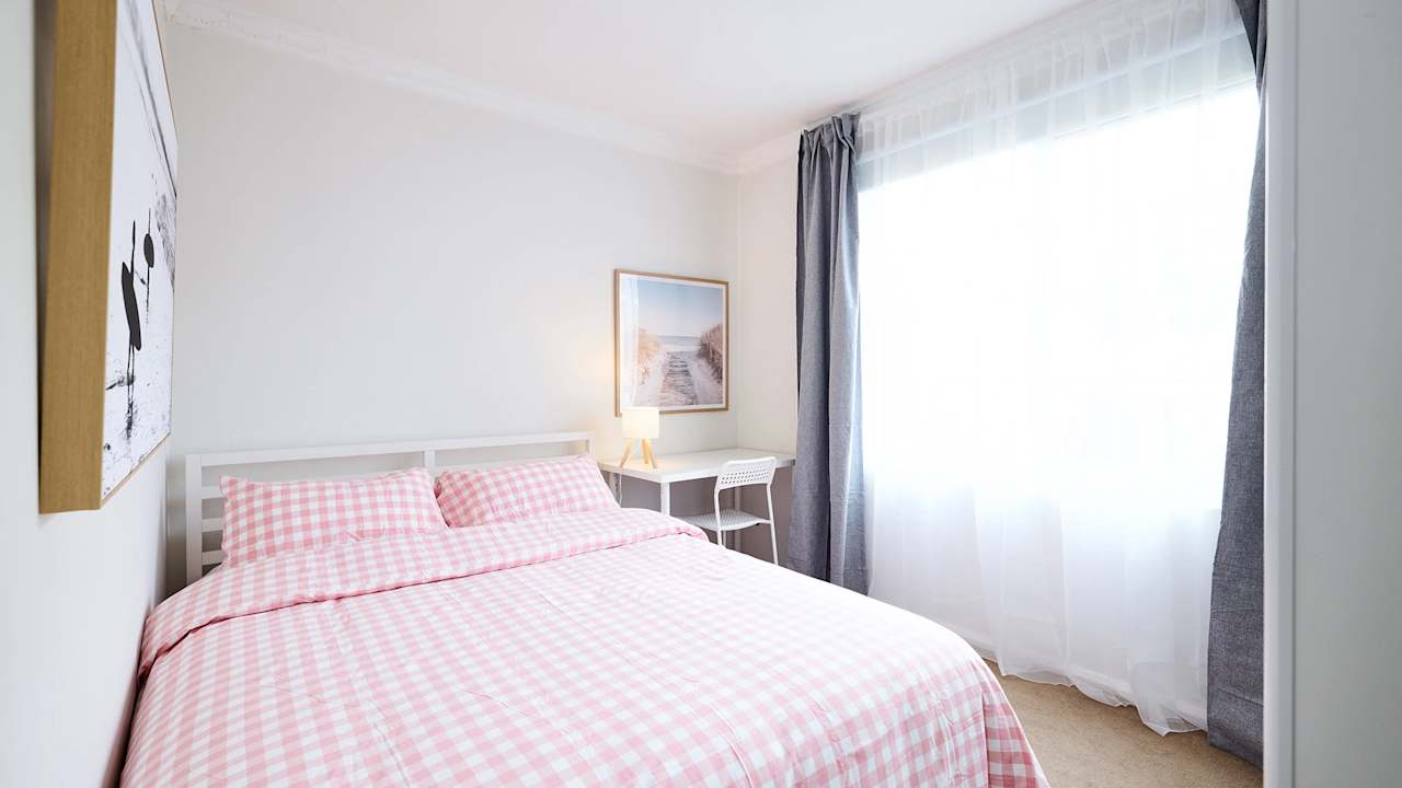 Furnished room in a flatshare