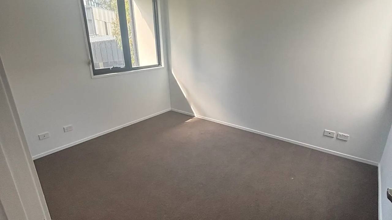 Unfurnished room with own bathroom