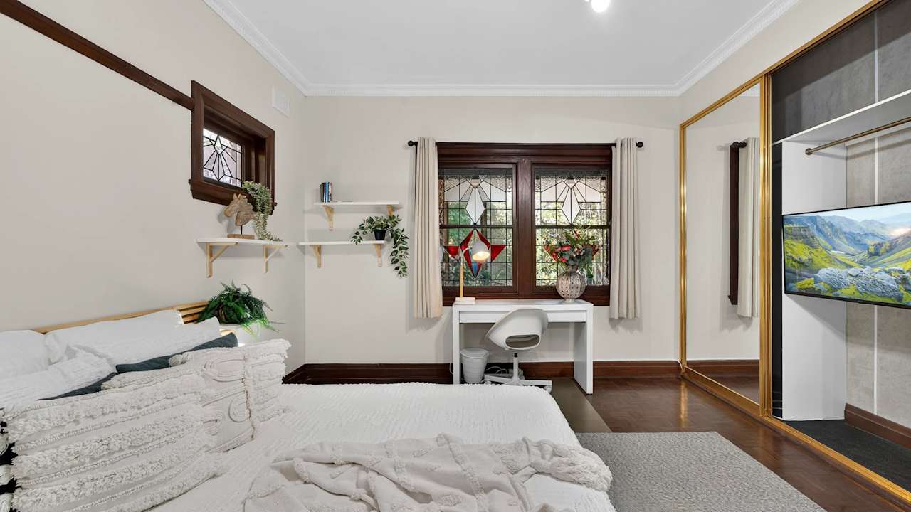 Furnished room in a share house