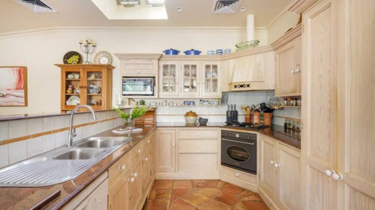 Room in a share house