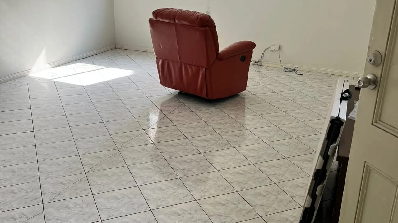 Unfurnished room granny flat for rent