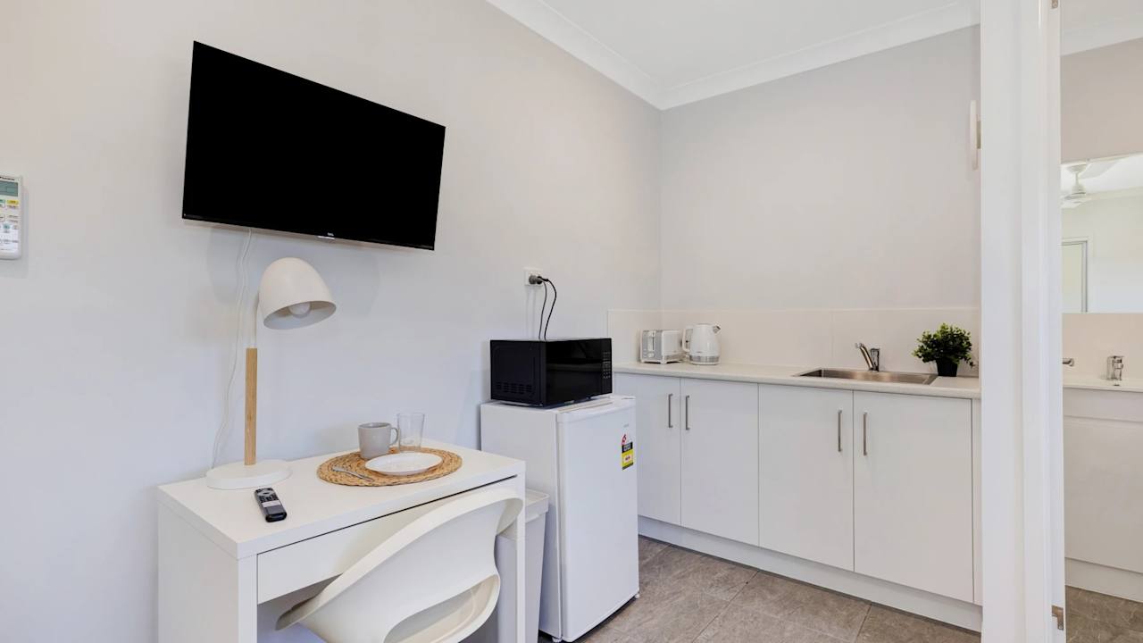 Furnished room with own bathroom