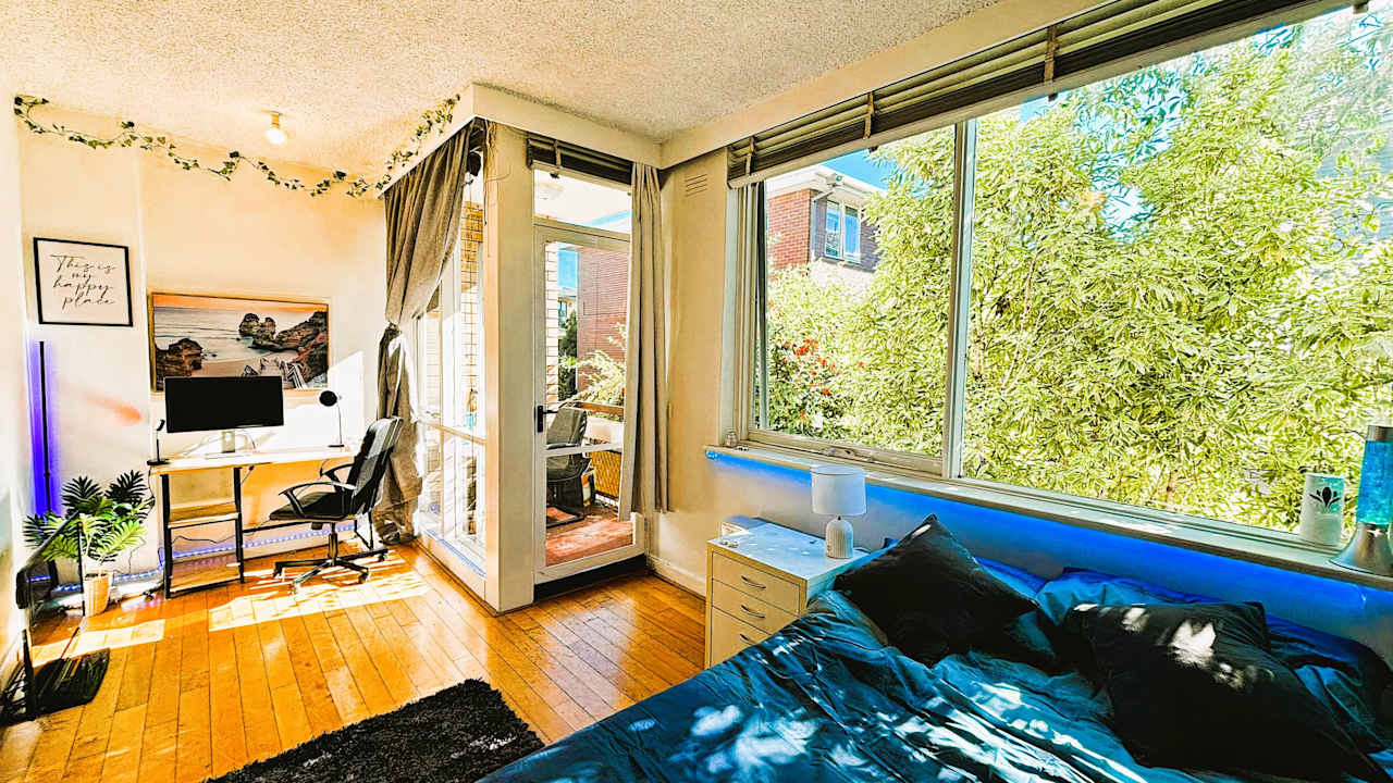 Furnished room in a flatshare