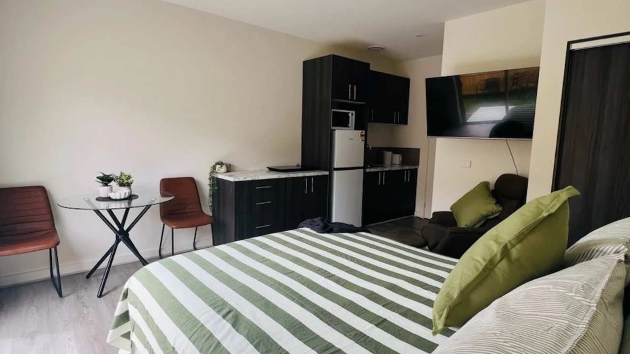 Furnished room with own bathroom