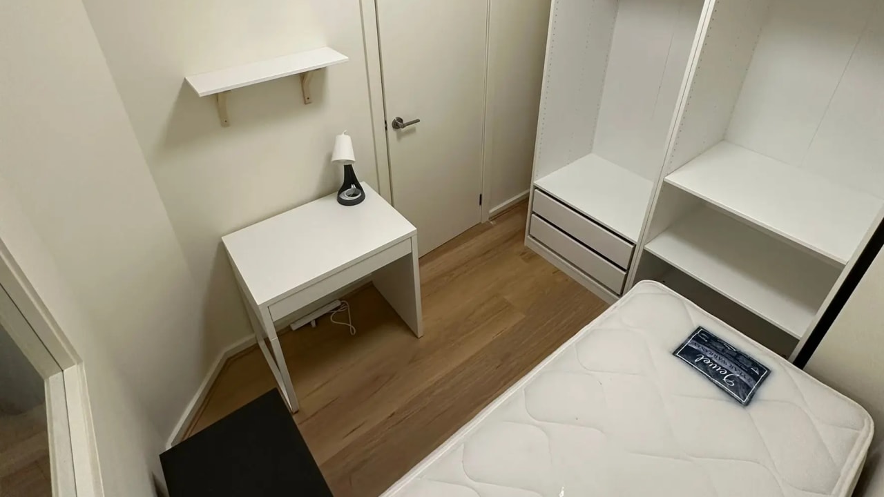 Furnished room in a flatshare