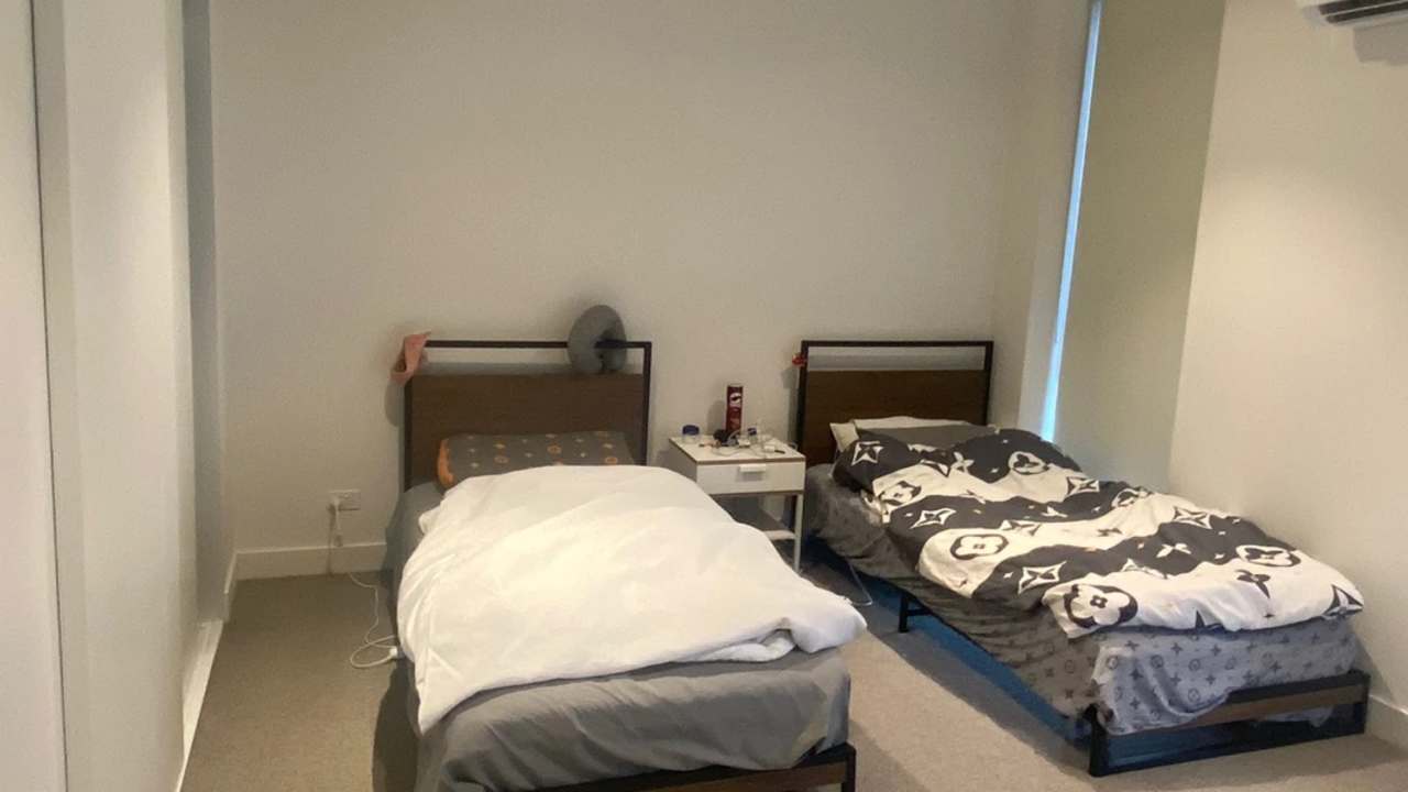 Furnished room with ensuite in a flatshare