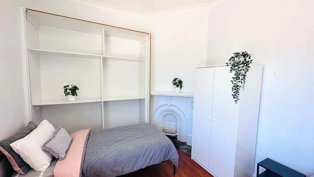 Furnished room in a flatshare