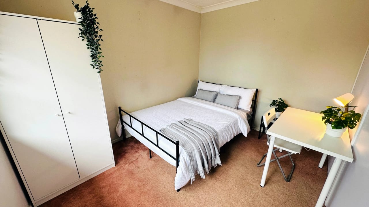 Furnished room in a share house