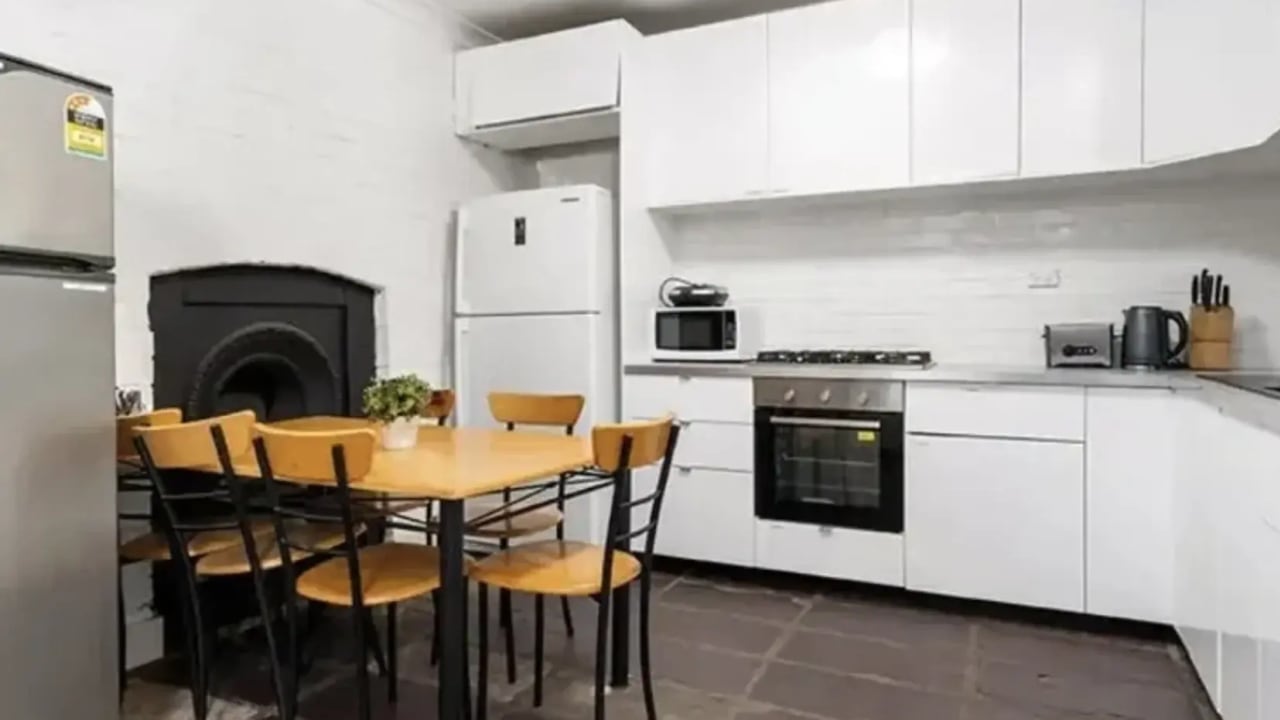 Room in a share house