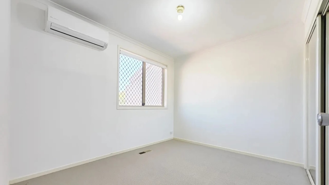 Whole property with 4 rooms for rent