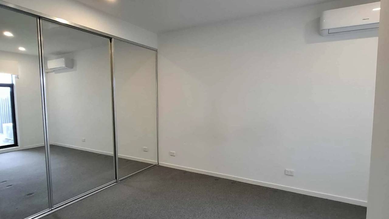 Unfurnished room with own bathroom