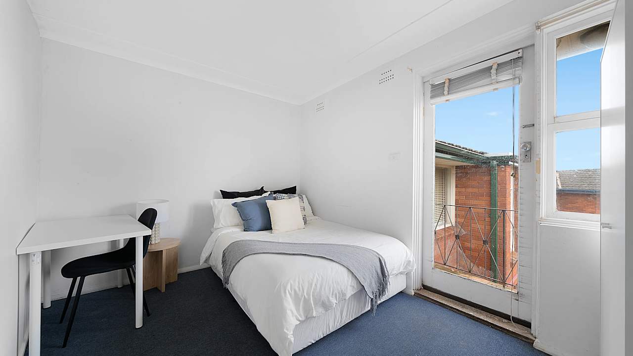 Room in a share house