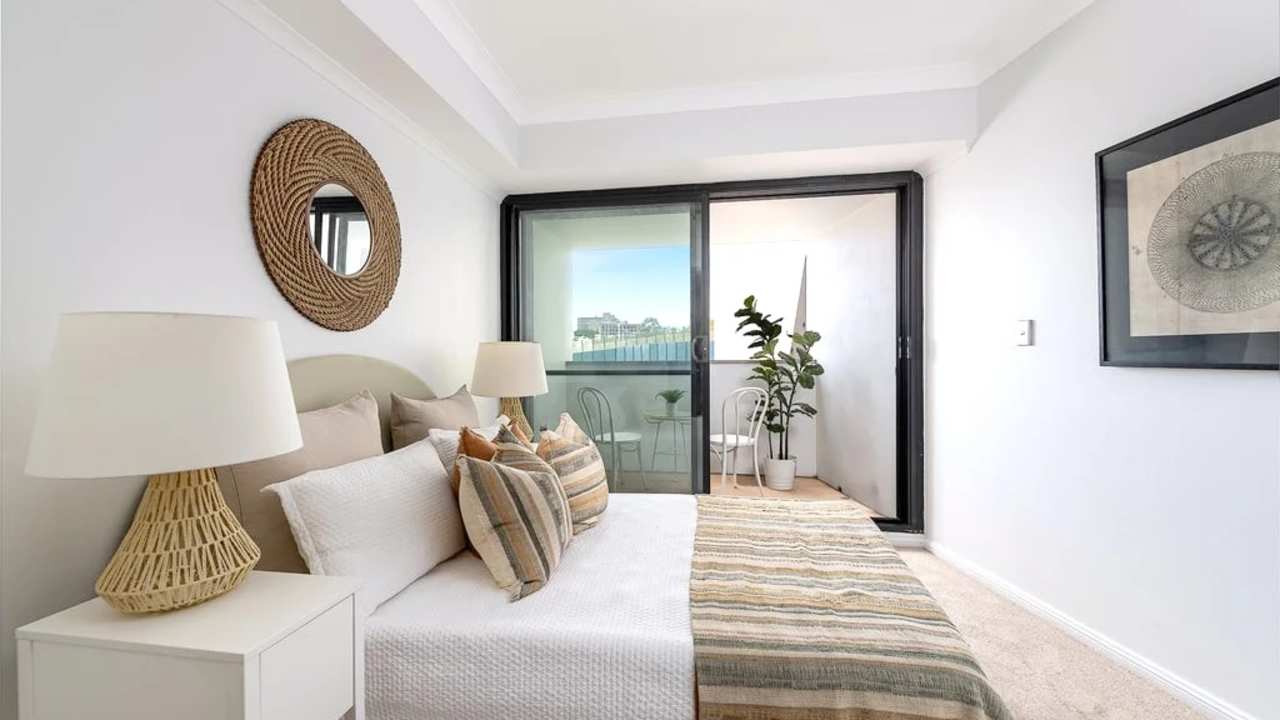 Furnished room with ensuite in a flatshare