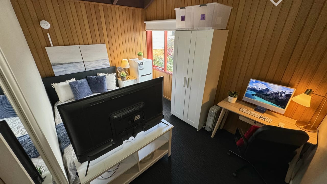 Furnished room in a share house