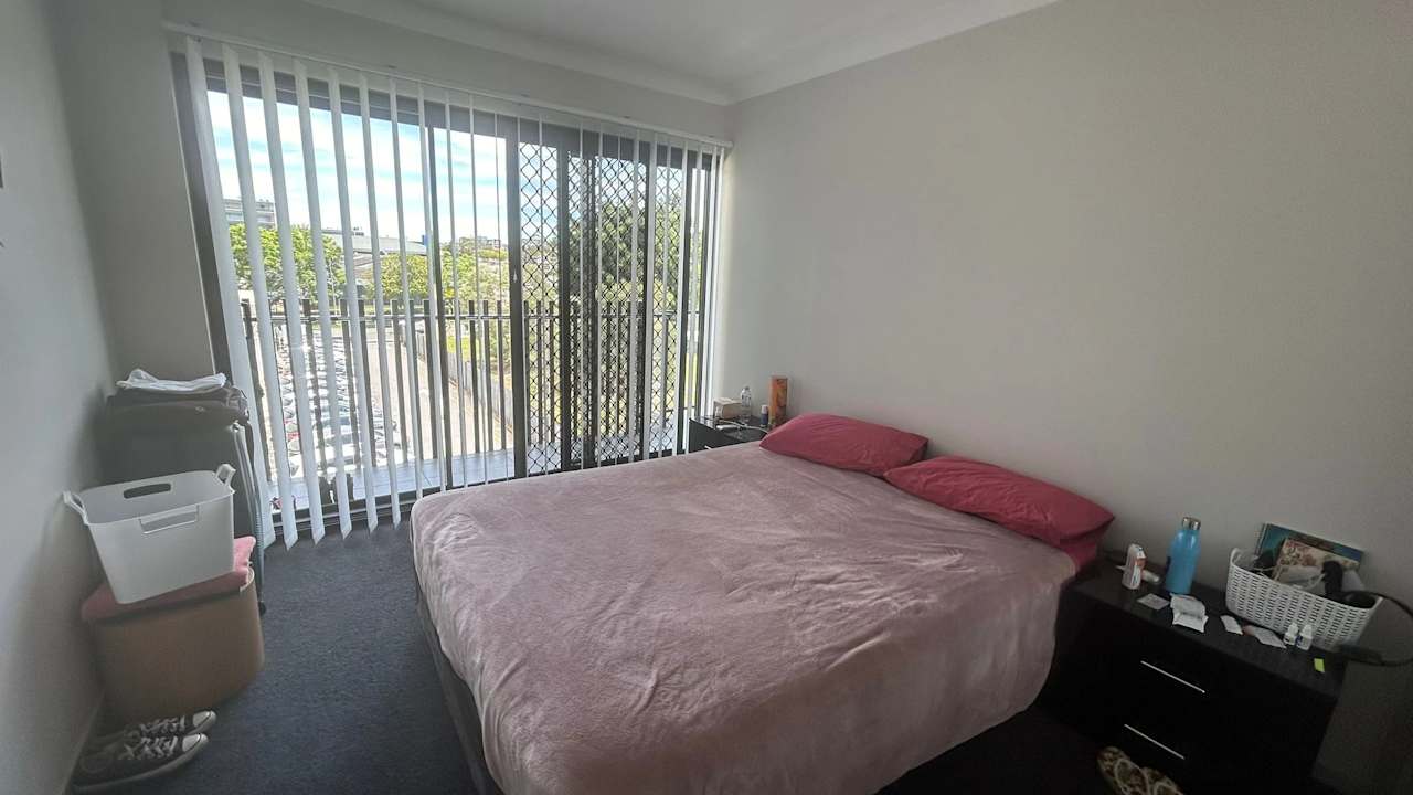Furnished room with ensuite in a flatshare