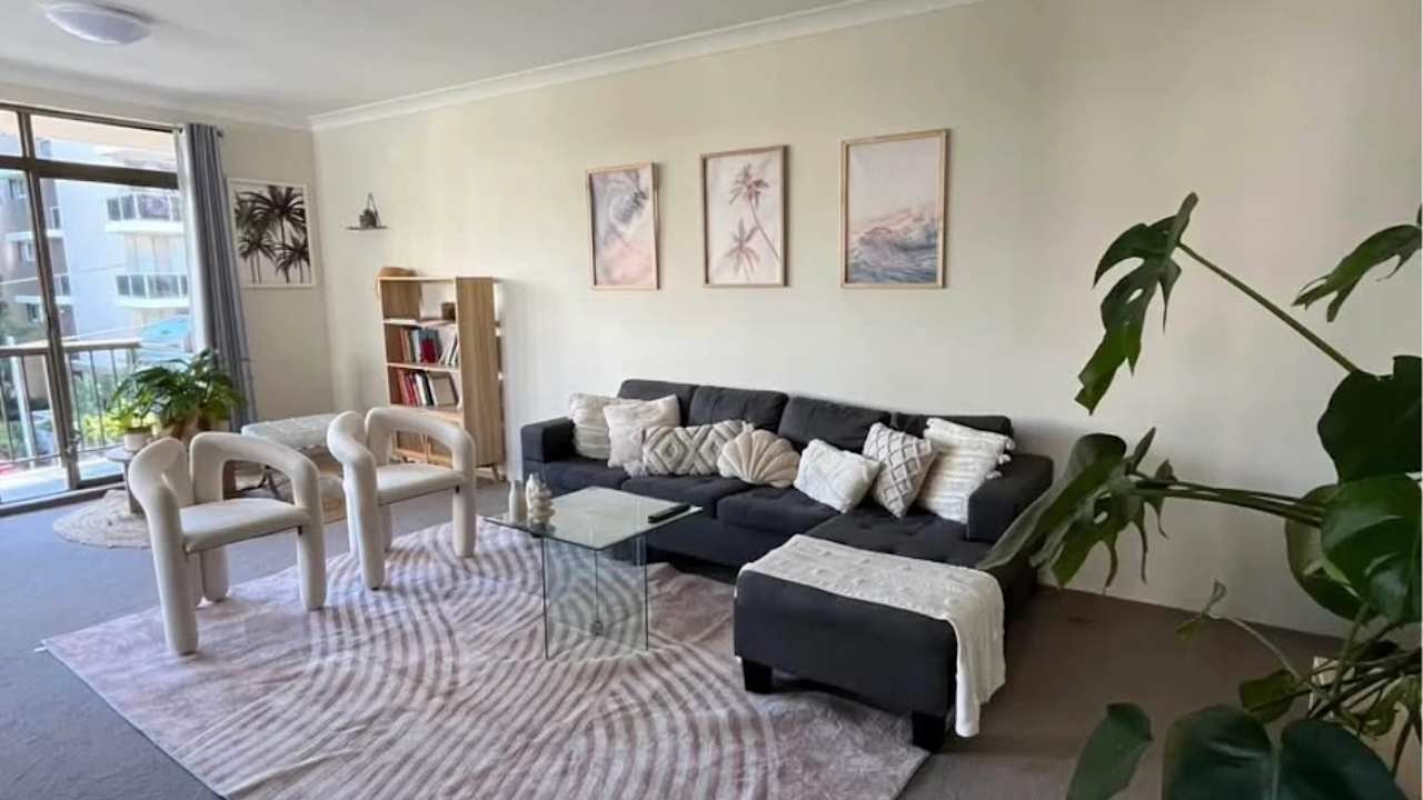 Furnished room with ensuite in a flatshare