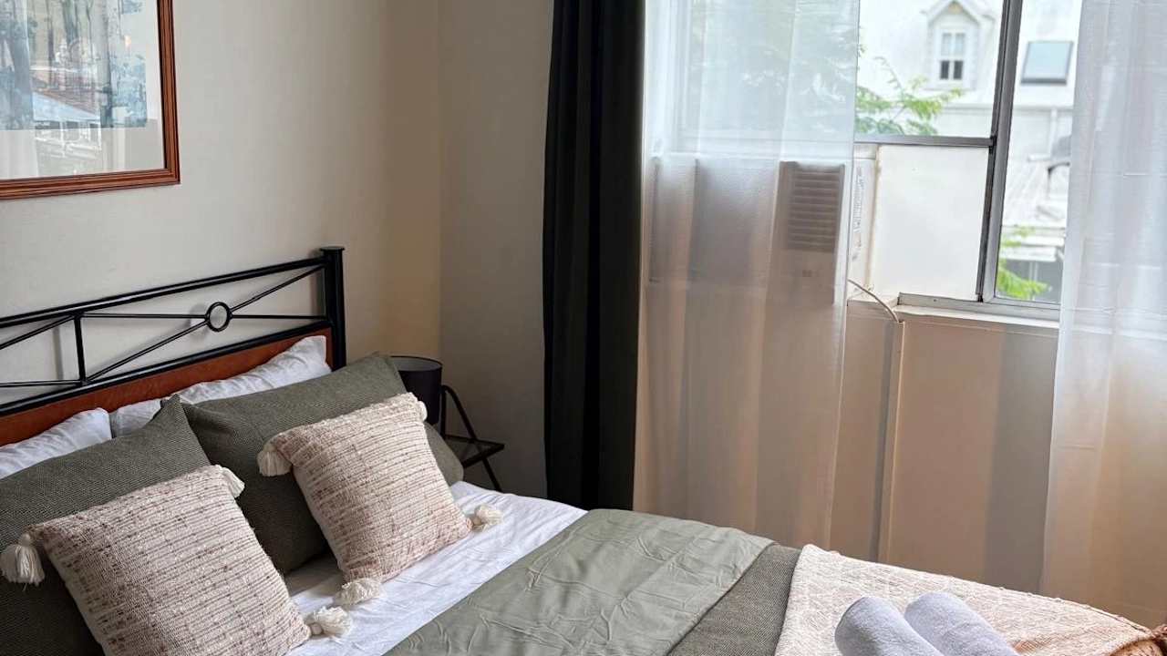 Furnished room studio flat for rent