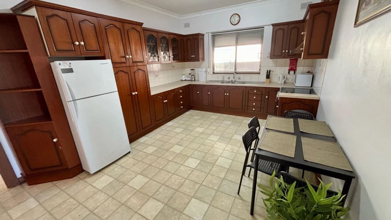 Room in a share house
