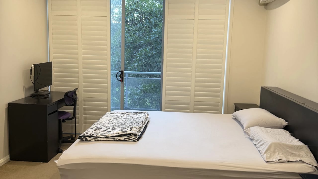 Furnished room with ensuite in a flatshare