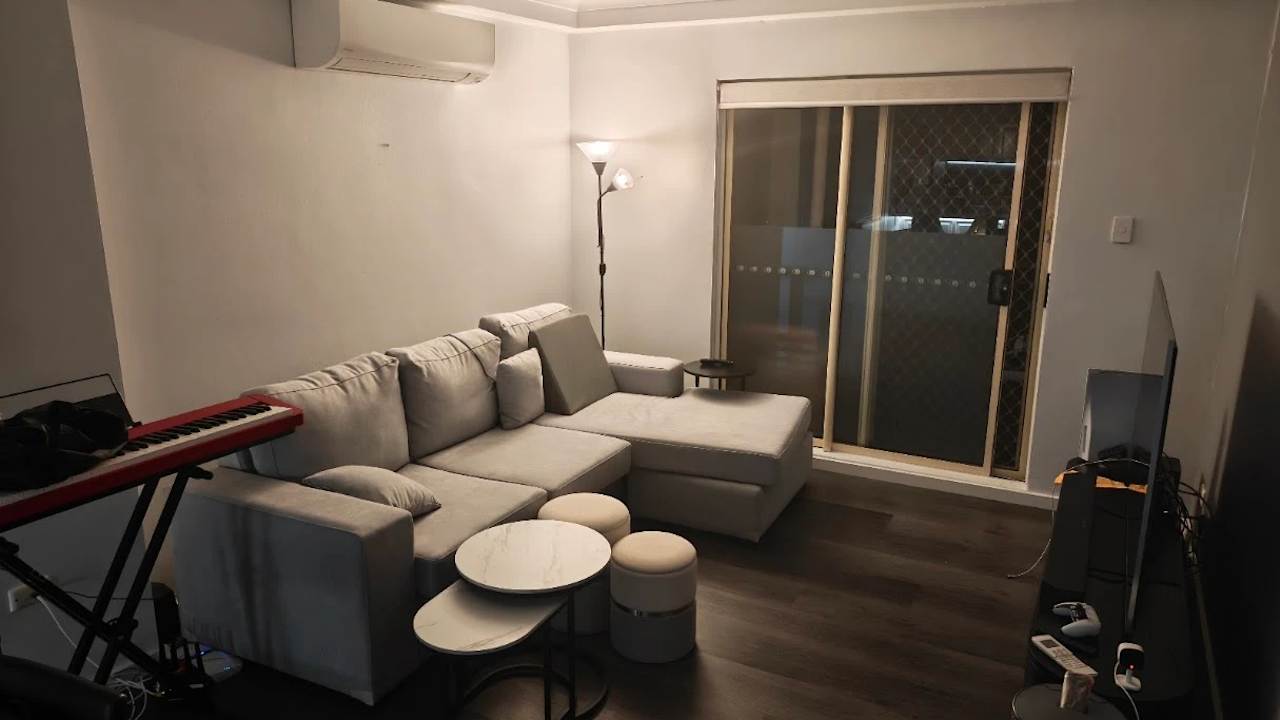 Furnished room in a flatshare