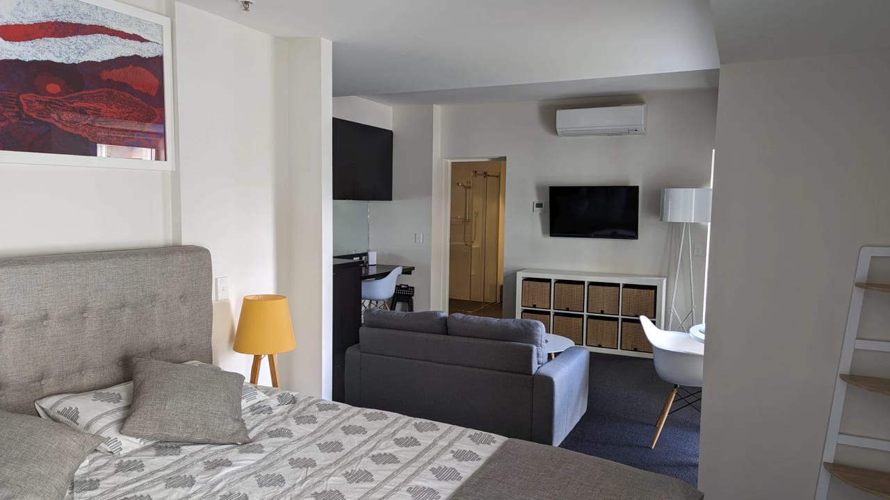 Whole property with 2 rooms for rent