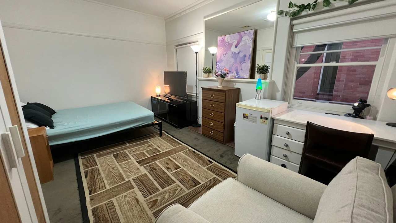 Furnished room in a share house